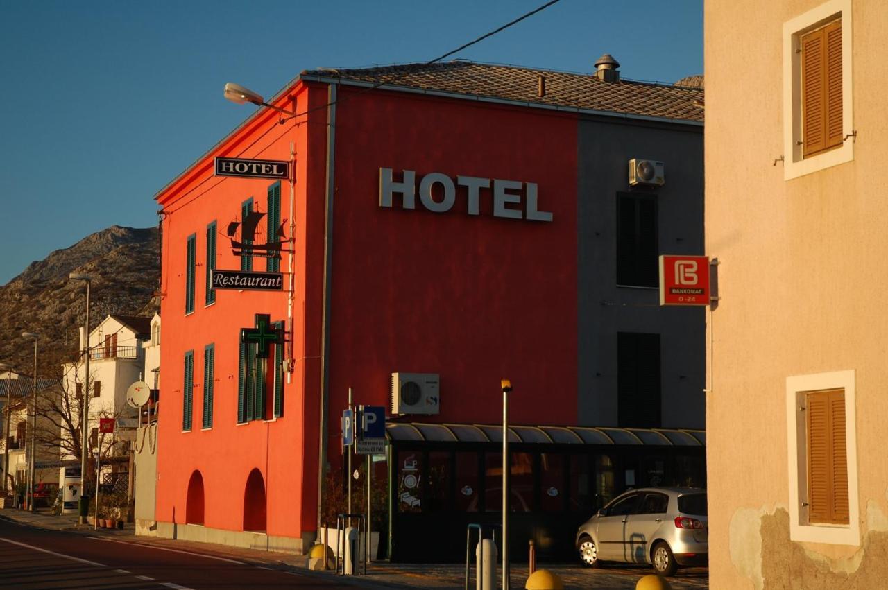 Hotel Palace Vrkljan Karlobag Buitenkant foto